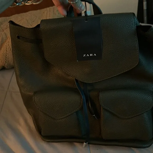 Beautiful new w tag Zara bag. Back pack style! Perfect medium size - Picture 4 of 4